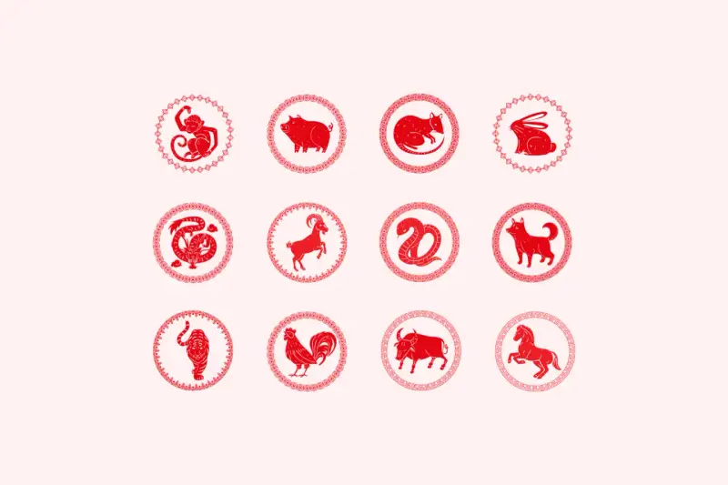 Czerwone, stylizowane sylwetki zwierząt chińskiego zodiaku, w tym małpa, świnia, królik, smok, pies, tygrys, kogut, wół i koń. Rok 1985 był Rokiem Wołu.
